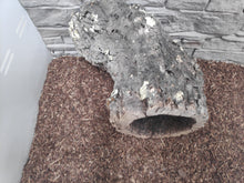 Bild im Galerie-Viewer laden, Korkröhre, Höhle und Kletterhilfe
